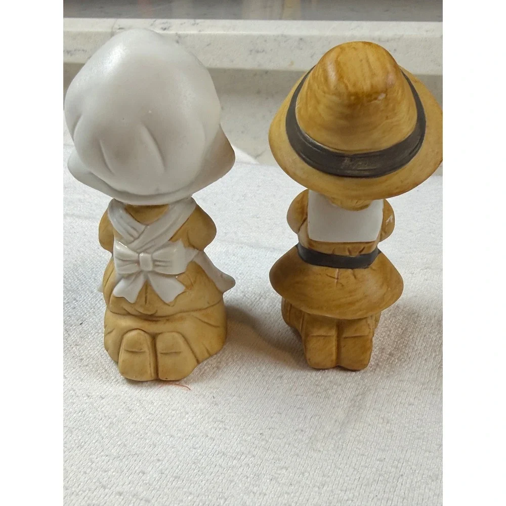 Vintage Ceramic Pilgrim Boy and Girl Figurines Thanksgiving Decor‎ Set of 2